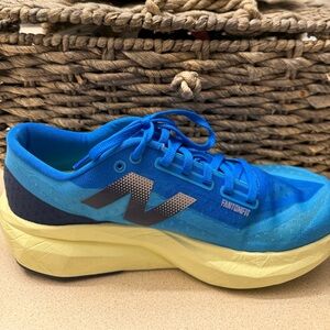 New Balance Fuel Cell Rebel
4